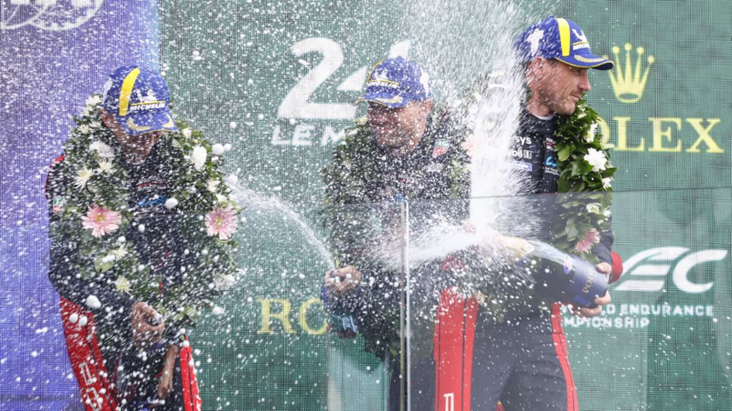 Matt Campbell (Australia), Kévin Estre (FRA) y Laurens Vanthoor (BEL), i-d), Porsche Penske Motorsport (nº 6), 24 Horas de Le Mans, Campeonato del Mundo de Resistencia FIA (WEC), 2025, Porsche AG