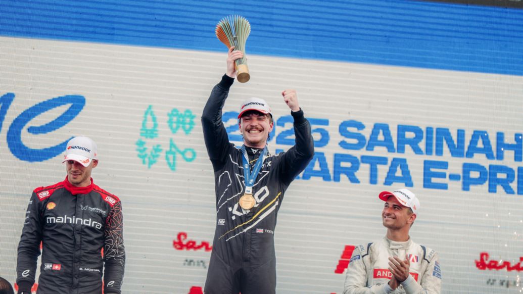 Dan Ticktum, Cupra Kiro; Nico Müller, Andretti Formula E, Jakarta E-Prix, Indonesia, 2025, Porsche AG