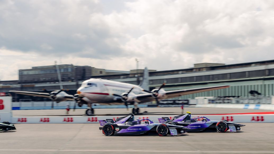 António Félix da Costa, Pascal Wehrlein, TAG Heuer Porsche Formula E Team, Porsche 99X Electric (#13, #1), ABB FIA Formula E World Championship, Berlin Germany, Race 14, 2025, Porsche AG