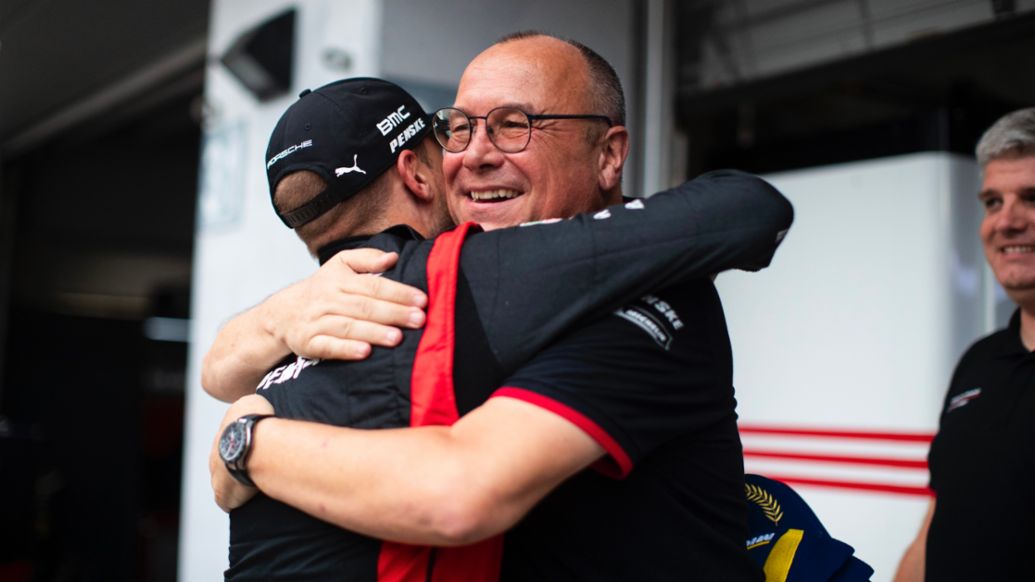 Laurens Vanthoor (B), Urs Kuratle Director Factory Motorsport LMDh (l-r), FIA WEC, Fuji, Race, 2024, Porsche AG