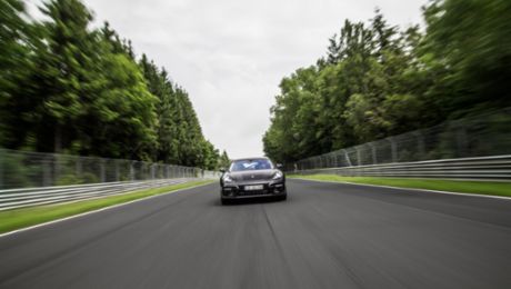 Panamera breaks Nordschleife record 