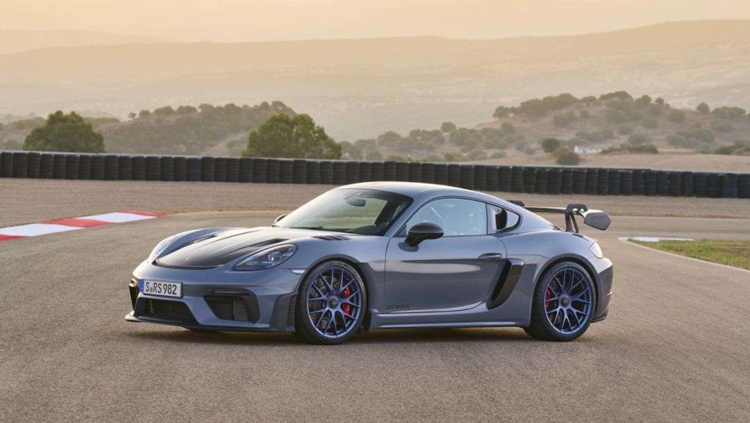 Racing fun: The Porsche 718 Cayman GT4 RS