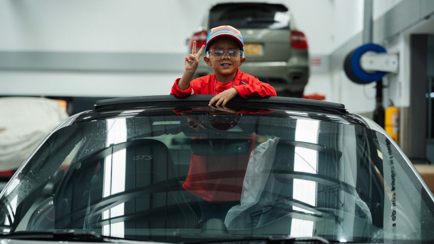 En Colombia, el pequeño Christian logró convertirse en una superestrella por un día gracias a la colaboración entre Porsche AG y Make-A-Wish.