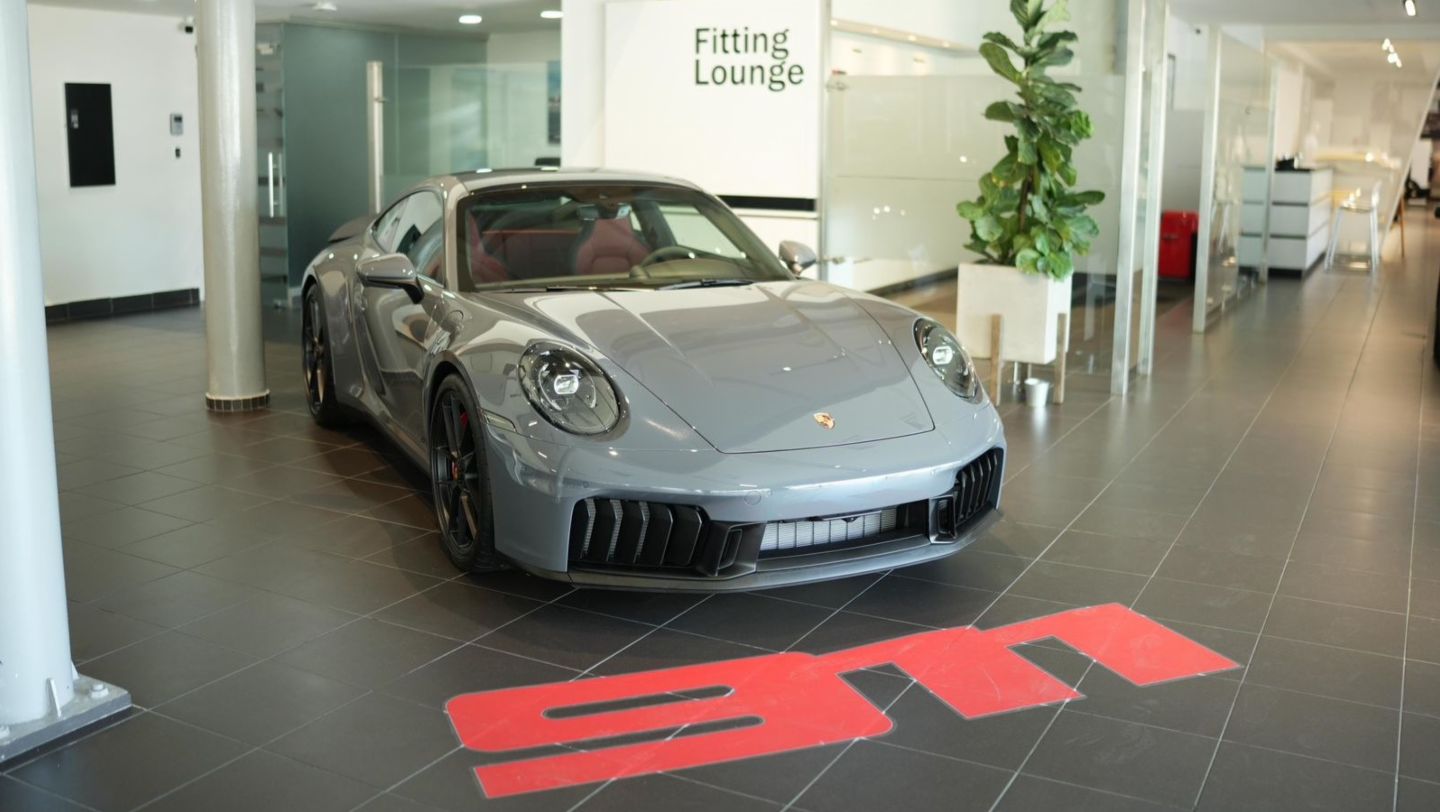 Porsche 911 Carrera GTS. Porsche Center Santo Domingo, República Dominicana, 2025, Porsche AG