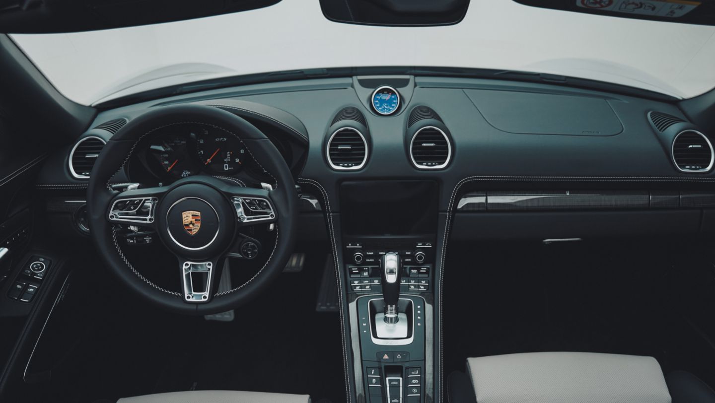 718 Boxster GTS 4.0, Porsche Exclusive Manufaktur, Porsche Centre Dubai, 2025, Porsche Middle East