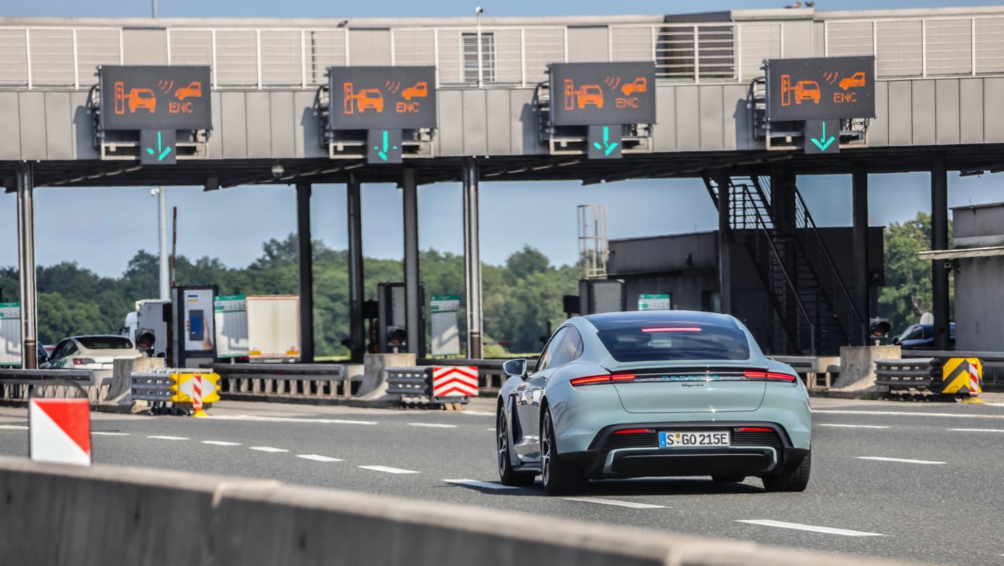 Taycan with Performance Battery Plus, Roadtrip Stuttgart - Istanbul - Stuttgart, 2024, Porsche AG
